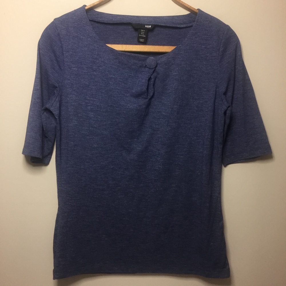 [H&M] Blue Top. Cute front button at neckline.